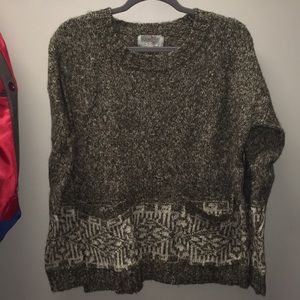 Green sweater with front pockets